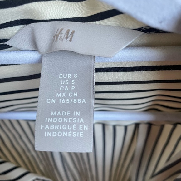 H&M Silky Collared White & Black Striped V-Neck Blouse/Button Down - Picture 6 of 8